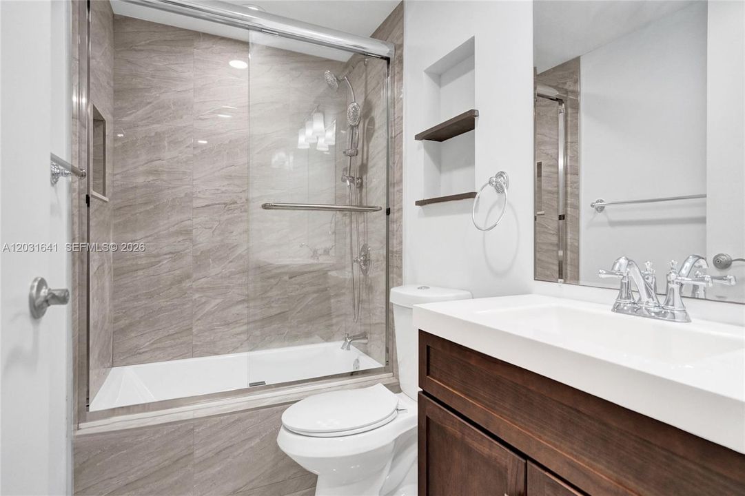 For Sale: $415,900 (2 beds, 2 baths, 960 Square Feet)