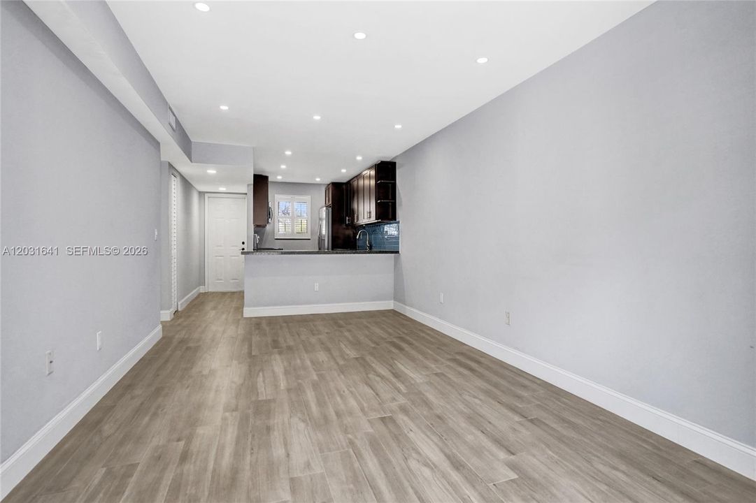 For Sale: $415,900 (2 beds, 2 baths, 960 Square Feet)