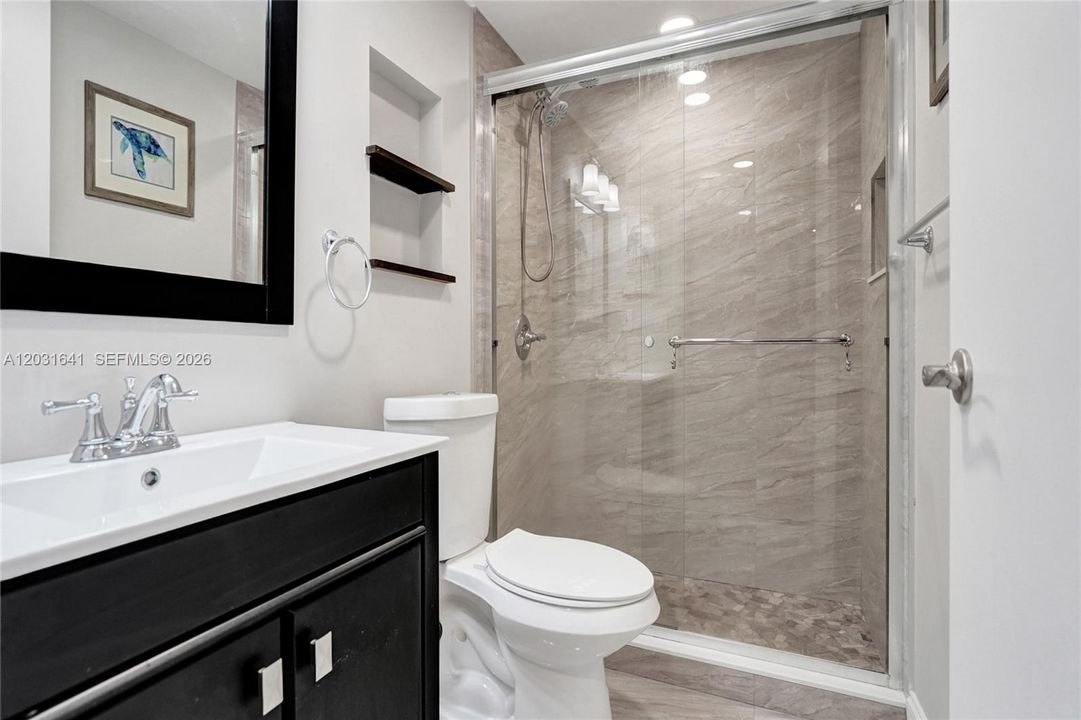 For Sale: $415,900 (2 beds, 2 baths, 960 Square Feet)