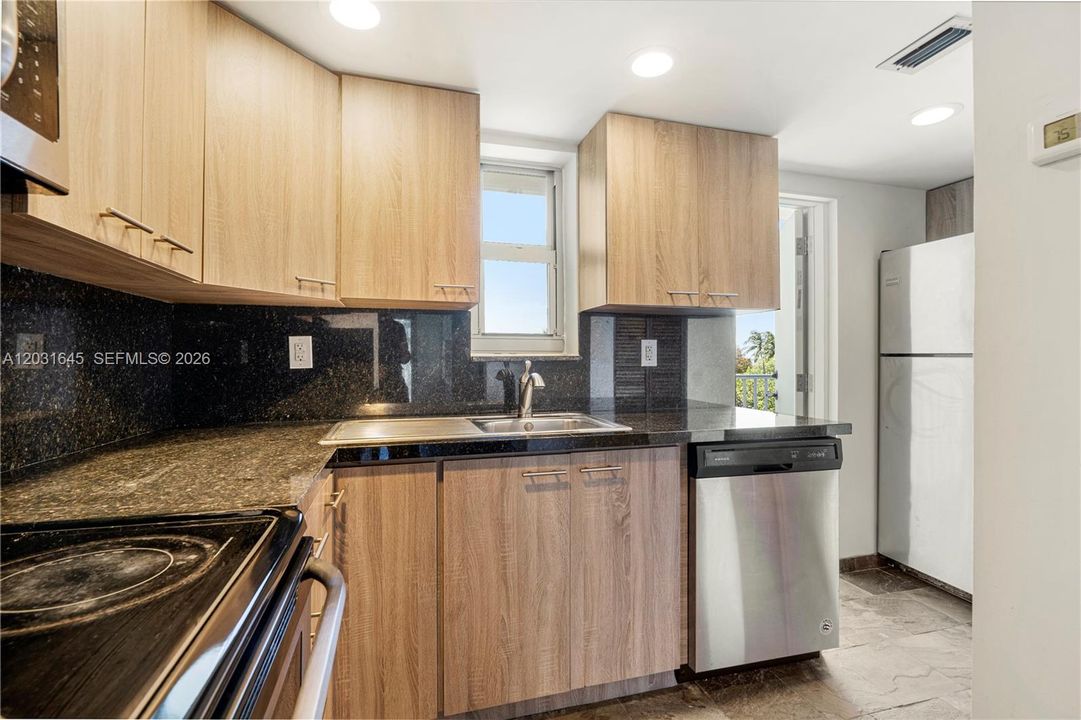 For Rent: $2,775 (1 beds, 1 baths, 706 Square Feet)