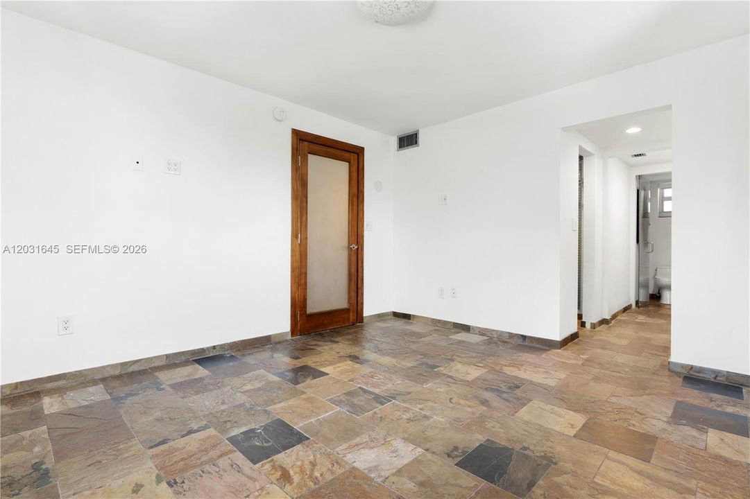 For Rent: $2,775 (1 beds, 1 baths, 706 Square Feet)