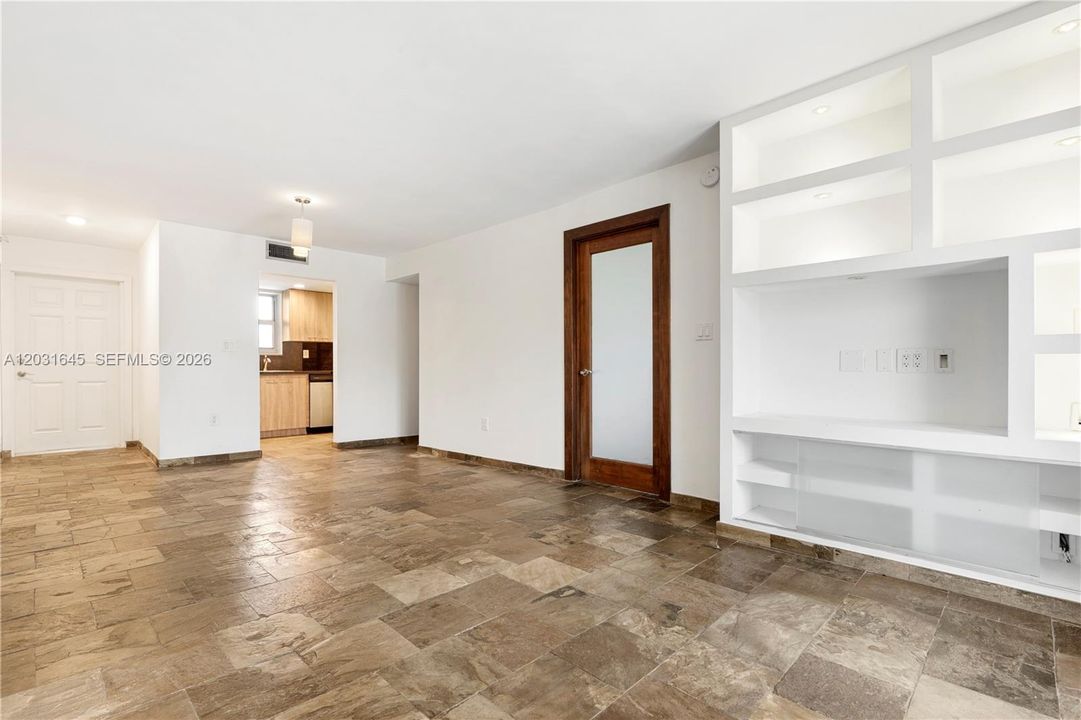 For Rent: $2,775 (1 beds, 1 baths, 706 Square Feet)