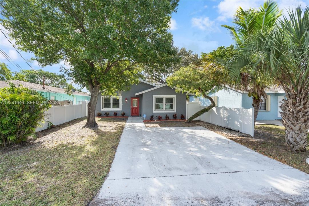 For Sale: $515,000 (3 beds, 2 baths, 1310 Square Feet)
