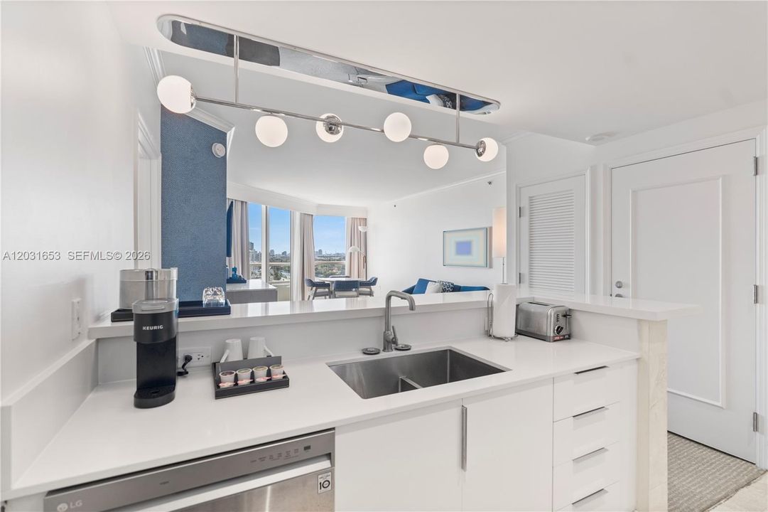 For Sale: $1,389,000 (1 beds, 2 baths, 1002 Square Feet)