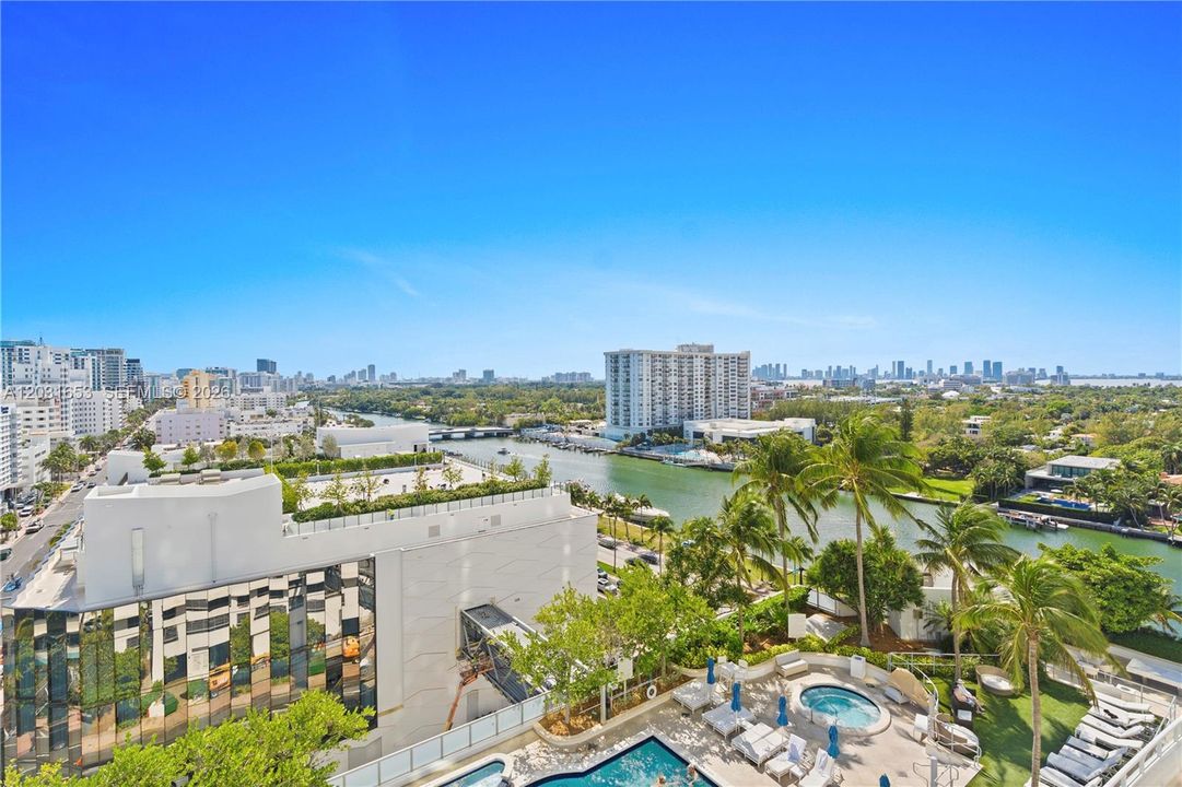 For Sale: $1,389,000 (1 beds, 2 baths, 1002 Square Feet)