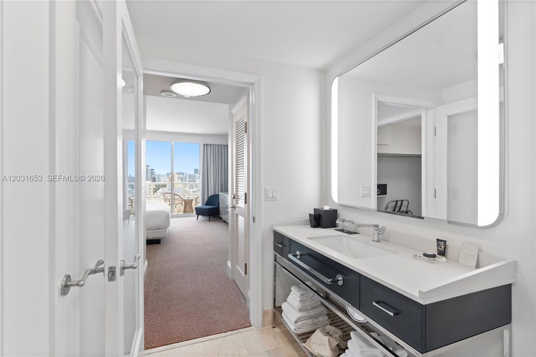 For Sale: $1,389,000 (1 beds, 2 baths, 1002 Square Feet)