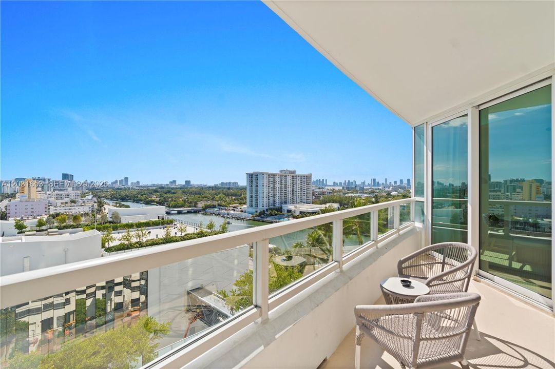 For Sale: $1,389,000 (1 beds, 2 baths, 1002 Square Feet)