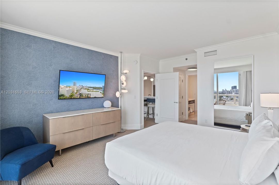 For Sale: $1,389,000 (1 beds, 2 baths, 1002 Square Feet)