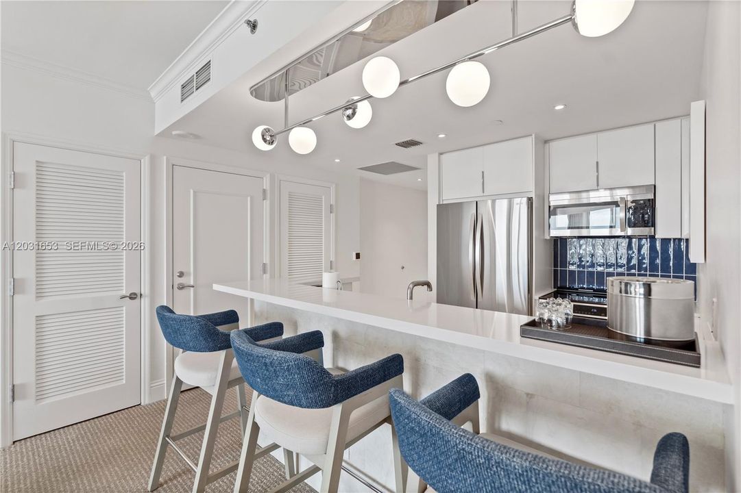 For Sale: $1,389,000 (1 beds, 2 baths, 1002 Square Feet)
