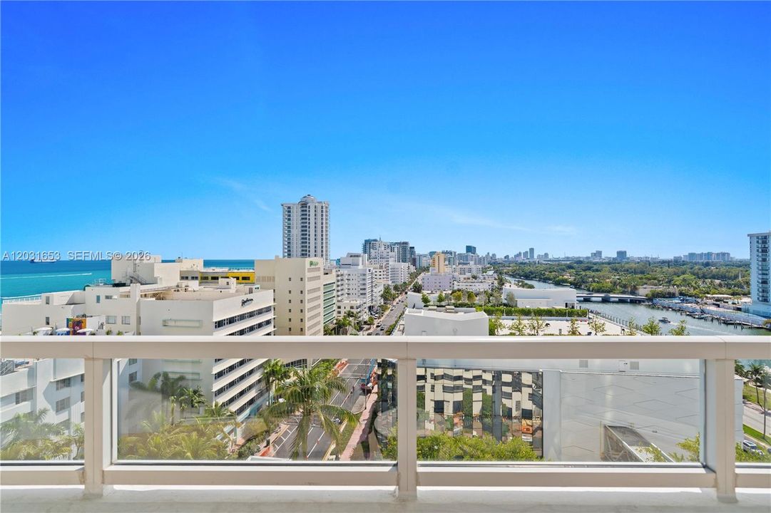 For Sale: $1,389,000 (1 beds, 2 baths, 1002 Square Feet)