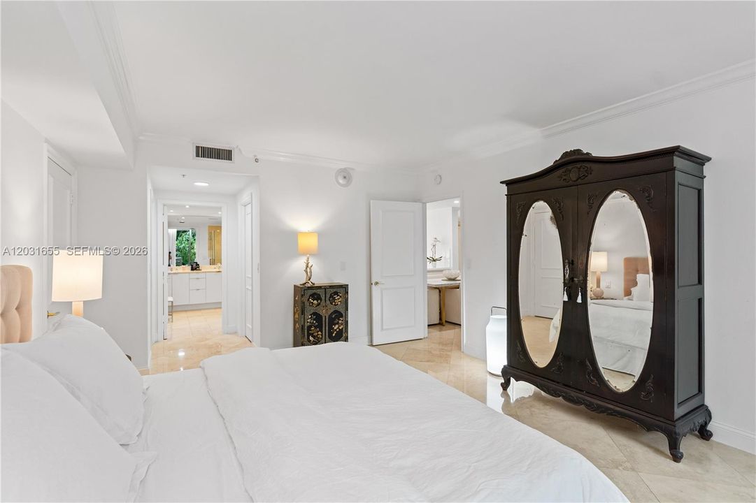 For Sale: $1,729,000 (2 beds, 2 baths, 1560 Square Feet)