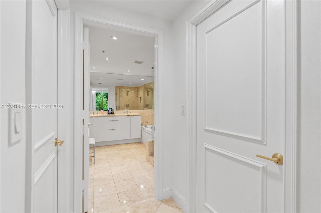 For Sale: $1,729,000 (2 beds, 2 baths, 1560 Square Feet)