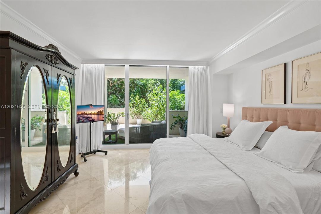 For Sale: $1,729,000 (2 beds, 2 baths, 1560 Square Feet)