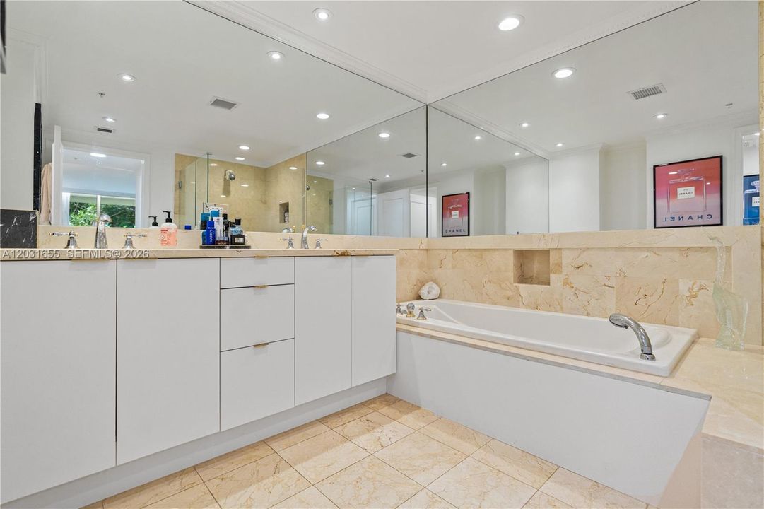 For Sale: $1,729,000 (2 beds, 2 baths, 1560 Square Feet)