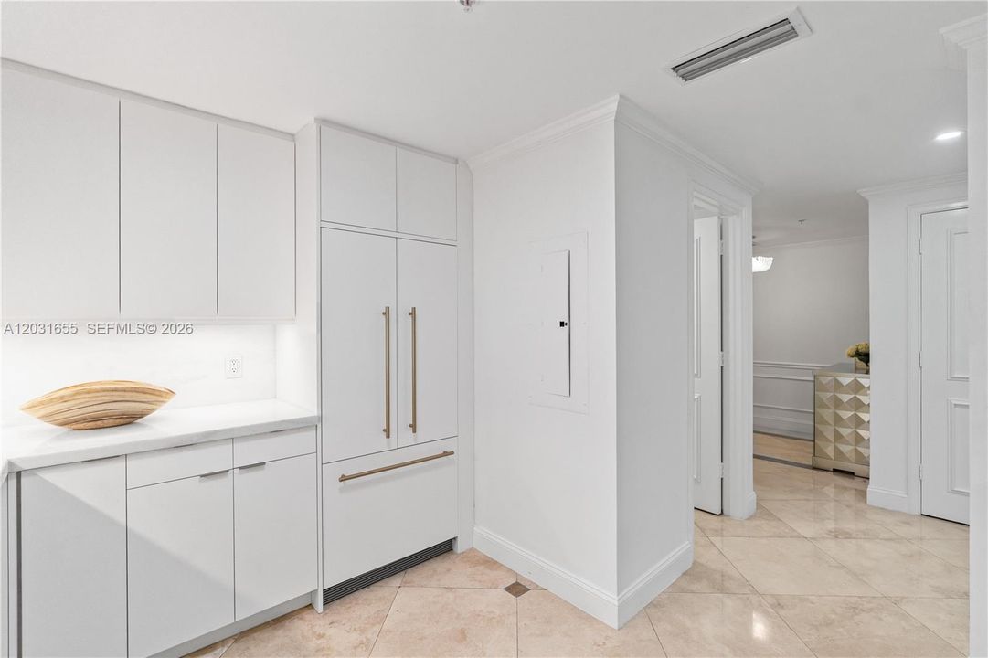 For Sale: $1,729,000 (2 beds, 2 baths, 1560 Square Feet)