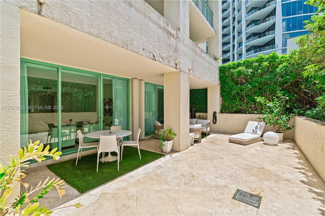 For Sale: $1,729,000 (2 beds, 2 baths, 1560 Square Feet)