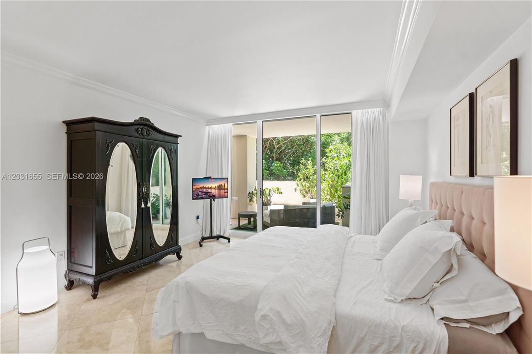 For Sale: $1,729,000 (2 beds, 2 baths, 1560 Square Feet)