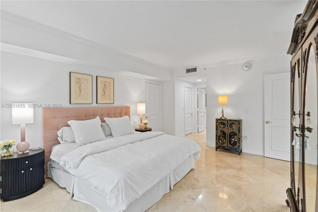 For Sale: $1,729,000 (2 beds, 2 baths, 1560 Square Feet)