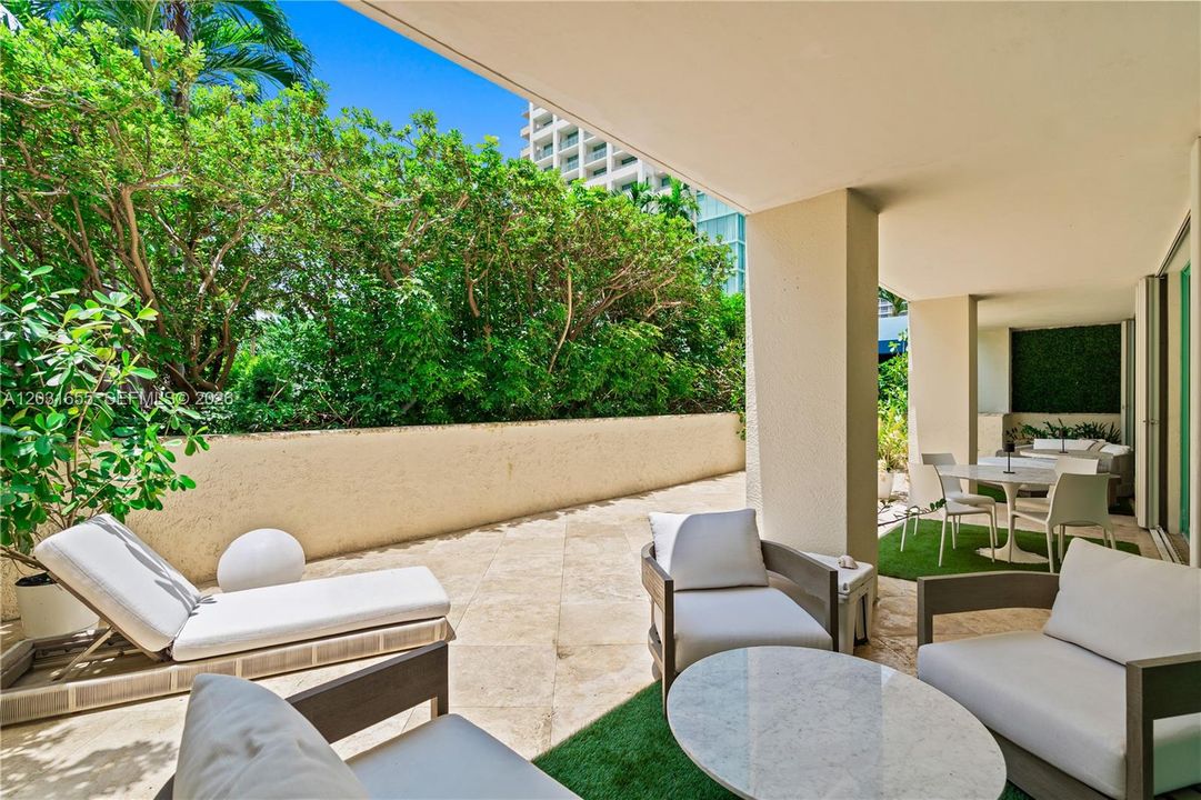 For Sale: $1,729,000 (2 beds, 2 baths, 1560 Square Feet)