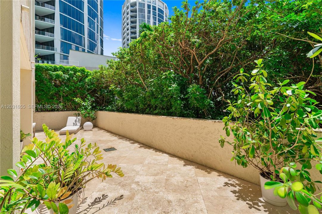 For Sale: $1,729,000 (2 beds, 2 baths, 1560 Square Feet)
