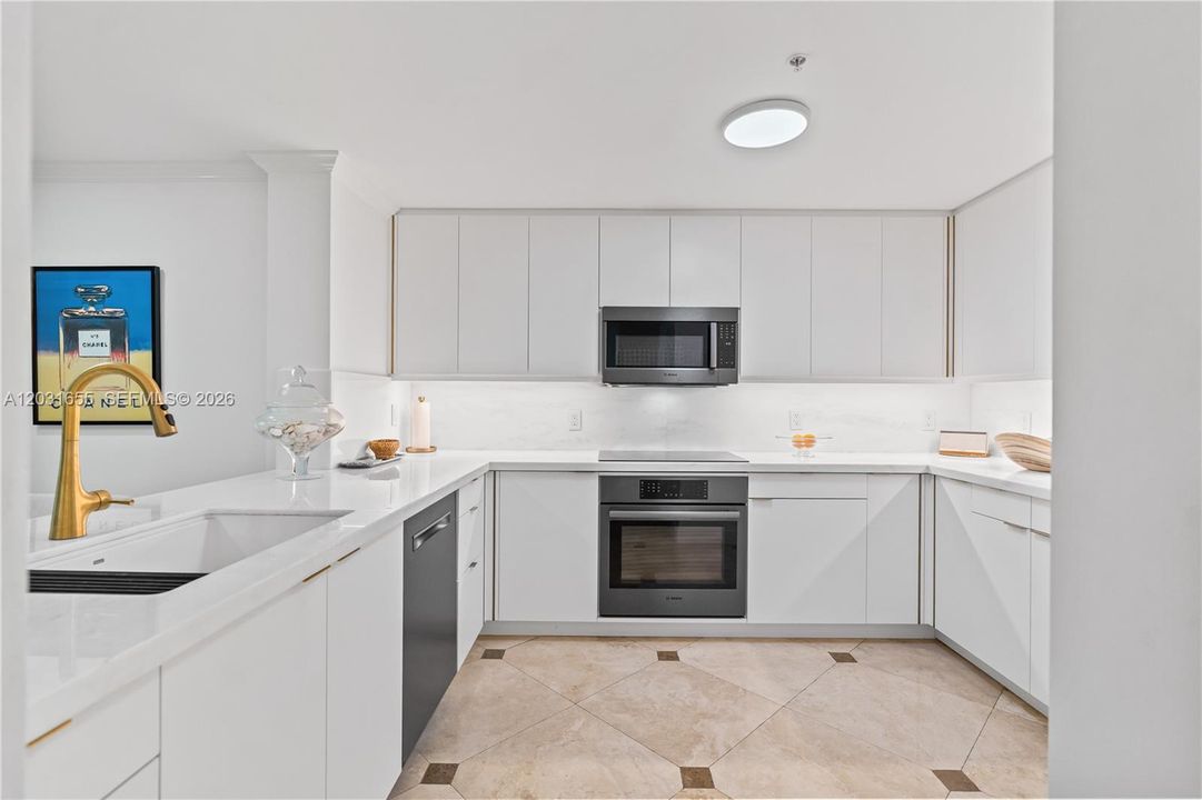For Sale: $1,729,000 (2 beds, 2 baths, 1560 Square Feet)