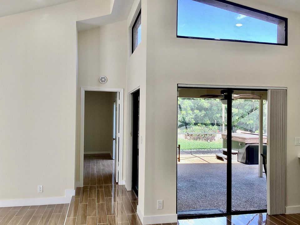 OPEN LIVING AREA