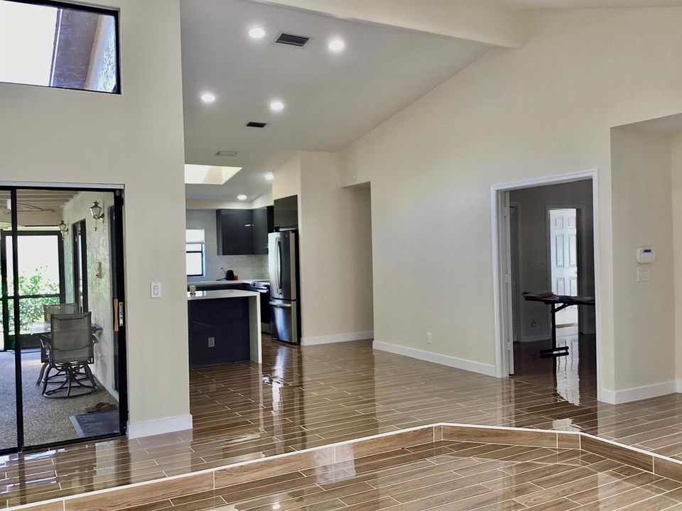 OPEN FLOOR PLAN