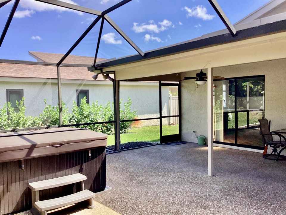 LARGE SCREENED ATIO