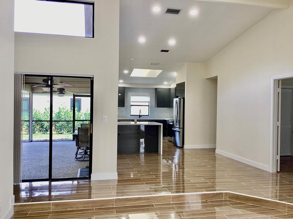KITCHEN/LIVING AREA