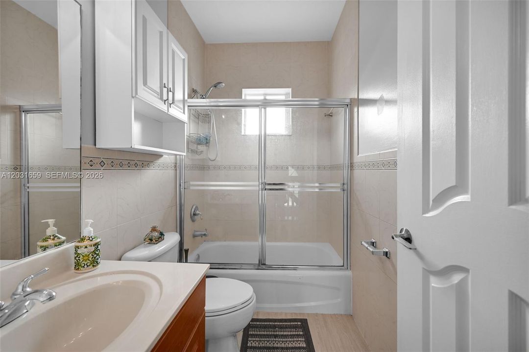 En Venta: $790,000 (4 camas, 3 baños, 2647 Pies cuadrados)