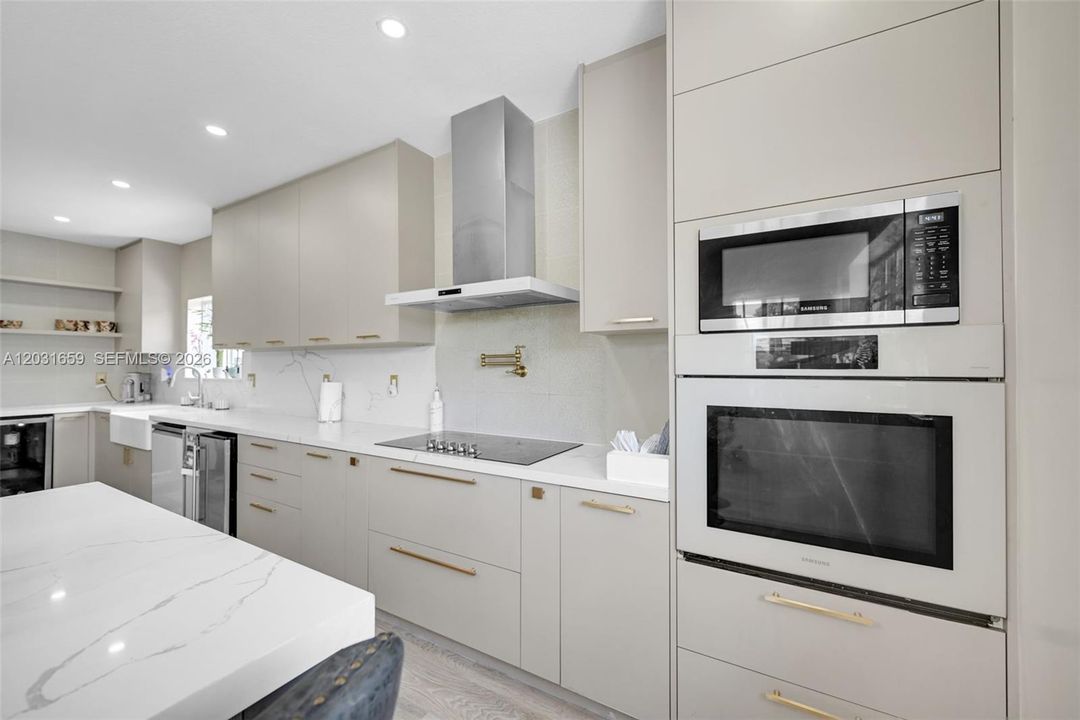 En Venta: $790,000 (4 camas, 3 baños, 2647 Pies cuadrados)