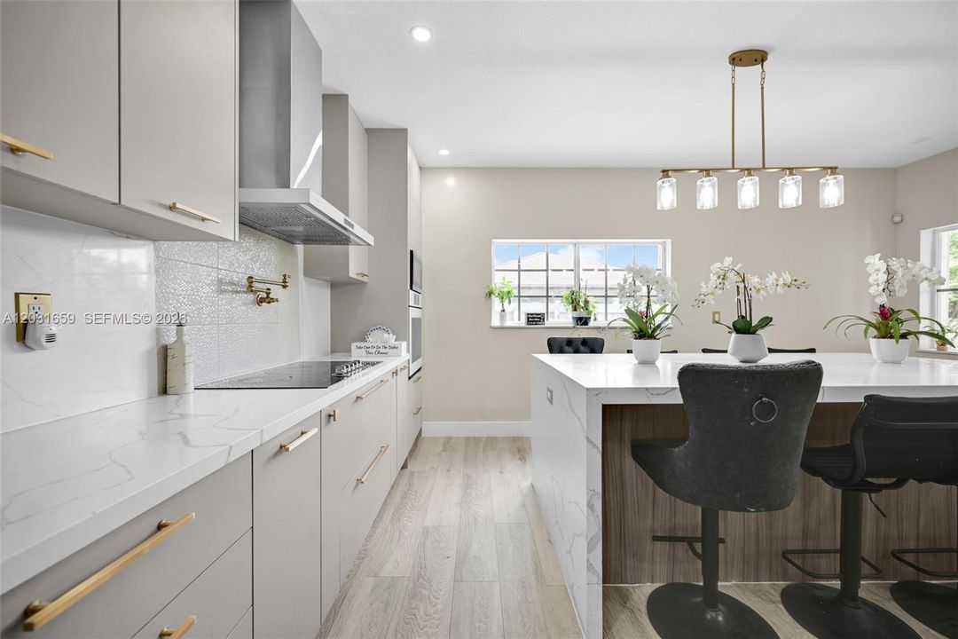 En Venta: $790,000 (4 camas, 3 baños, 2647 Pies cuadrados)