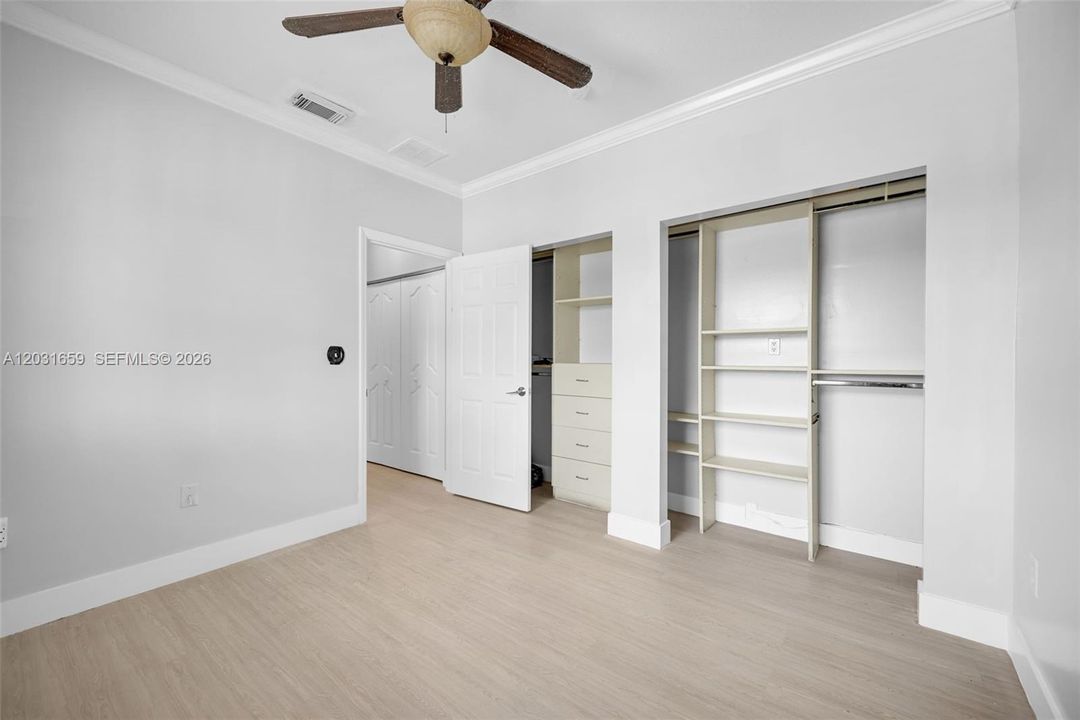 En Venta: $790,000 (4 camas, 3 baños, 2647 Pies cuadrados)