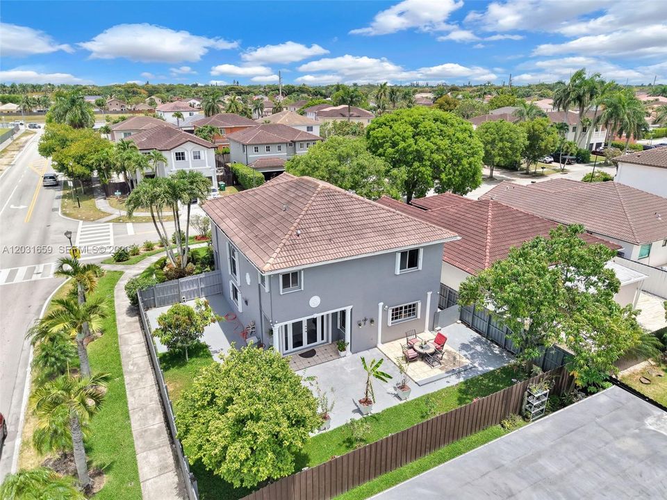 En Venta: $790,000 (4 camas, 3 baños, 2647 Pies cuadrados)