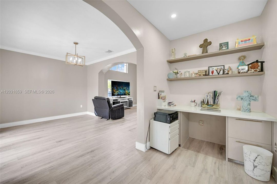 En Venta: $790,000 (4 camas, 3 baños, 2647 Pies cuadrados)