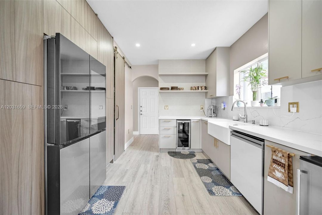 En Venta: $790,000 (4 camas, 3 baños, 2647 Pies cuadrados)
