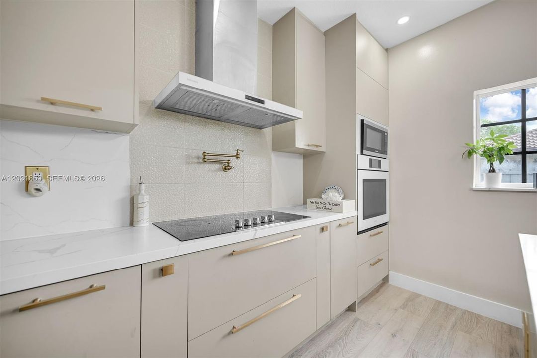 En Venta: $790,000 (4 camas, 3 baños, 2647 Pies cuadrados)