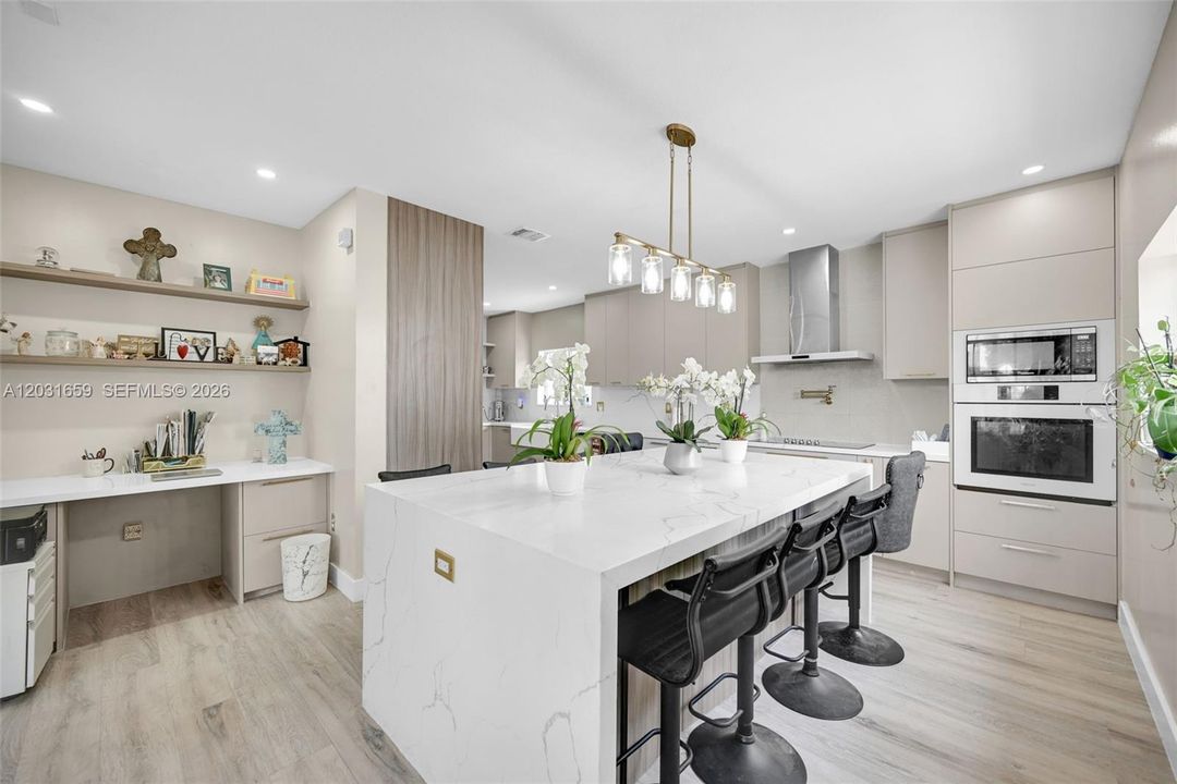 En Venta: $790,000 (4 camas, 3 baños, 2647 Pies cuadrados)