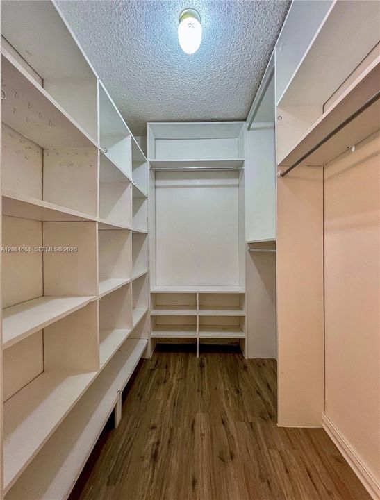For Sale: $229,000 (2 beds, 2 baths, 1253 Square Feet)