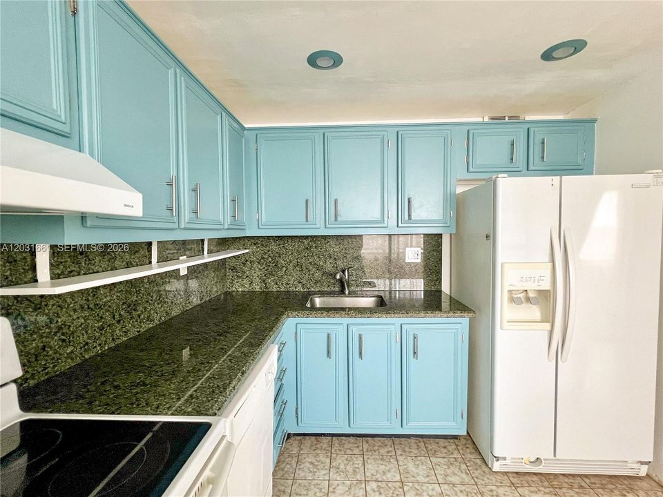 For Sale: $229,000 (2 beds, 2 baths, 1253 Square Feet)