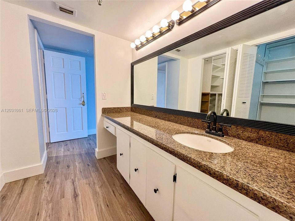 For Sale: $229,000 (2 beds, 2 baths, 1253 Square Feet)