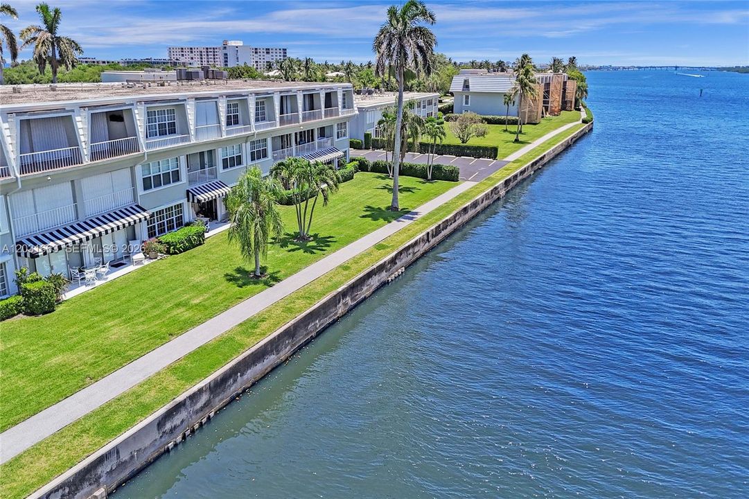 For Sale: $1,500,000 (2 beds, 2 baths, 1168 Square Feet)