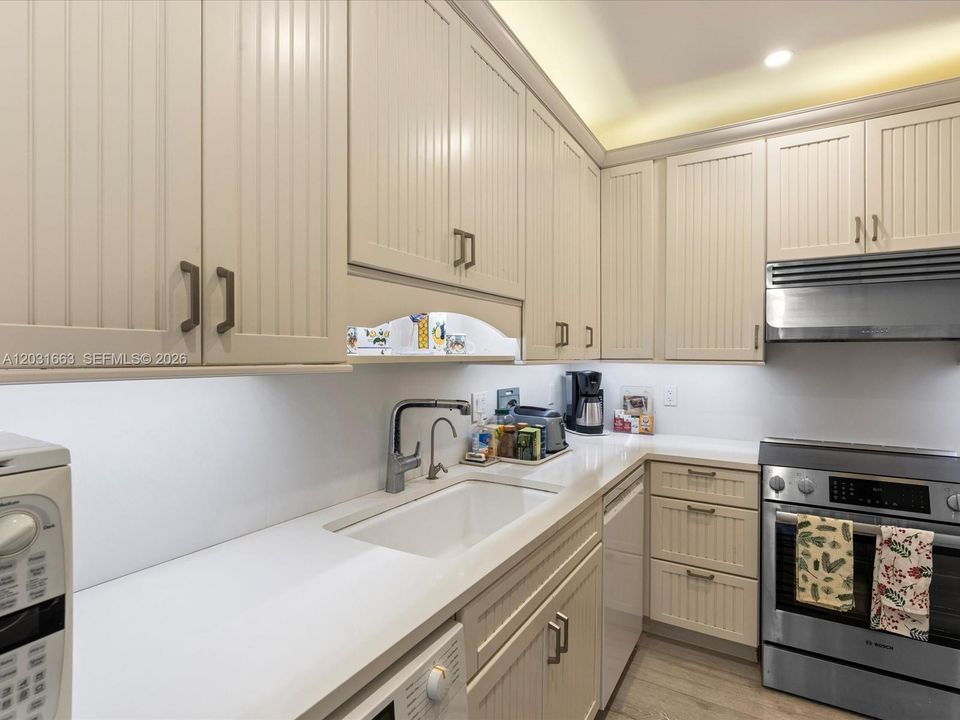 For Sale: $1,500,000 (2 beds, 2 baths, 1168 Square Feet)