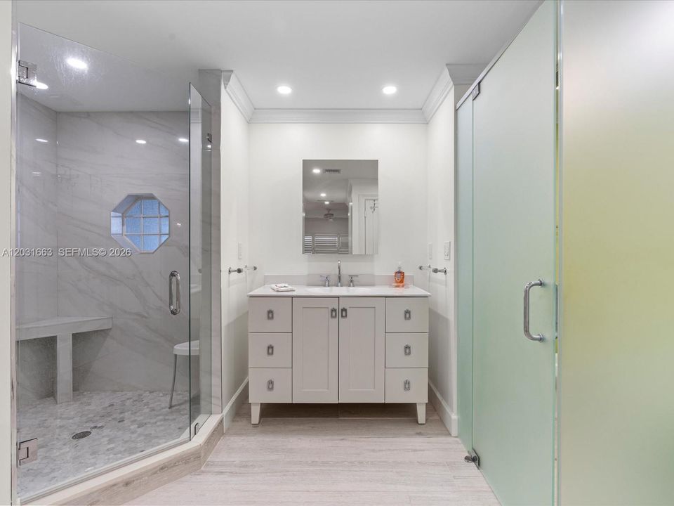 For Sale: $1,500,000 (2 beds, 2 baths, 1168 Square Feet)