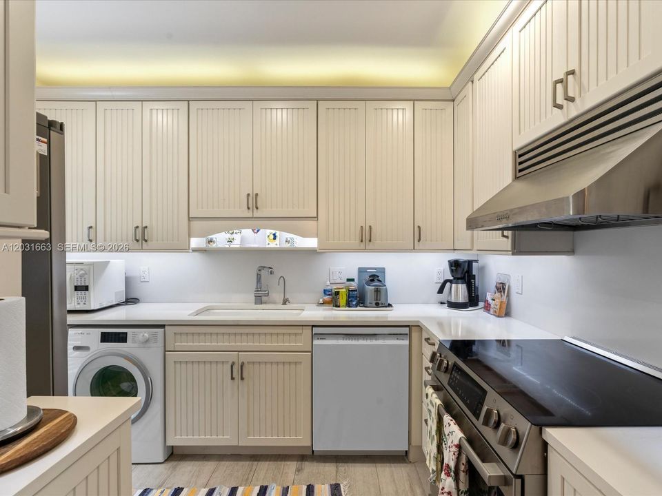 For Sale: $1,500,000 (2 beds, 2 baths, 1168 Square Feet)