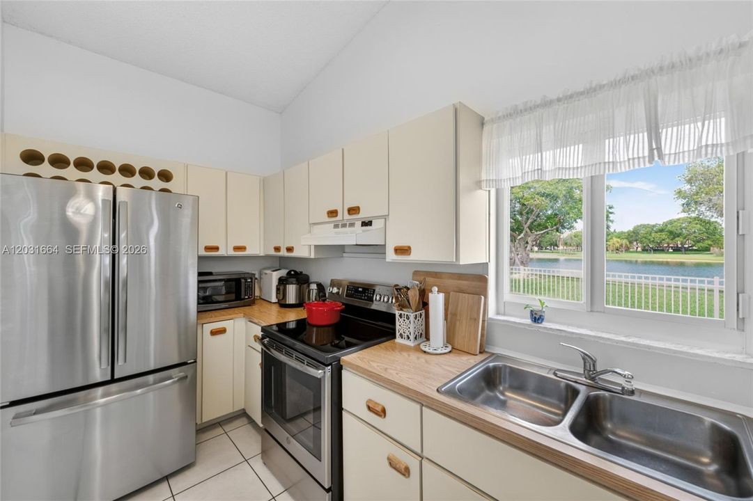 For Sale: $625,000 (3 beds, 2 baths, 1737 Square Feet)