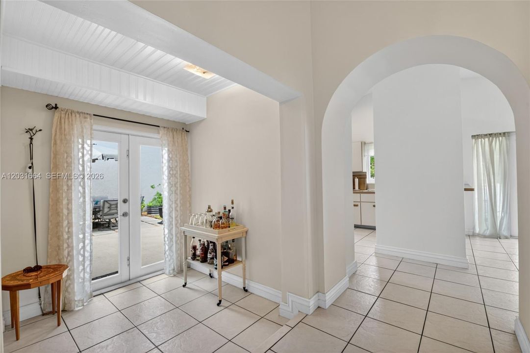 For Sale: $625,000 (3 beds, 2 baths, 1737 Square Feet)