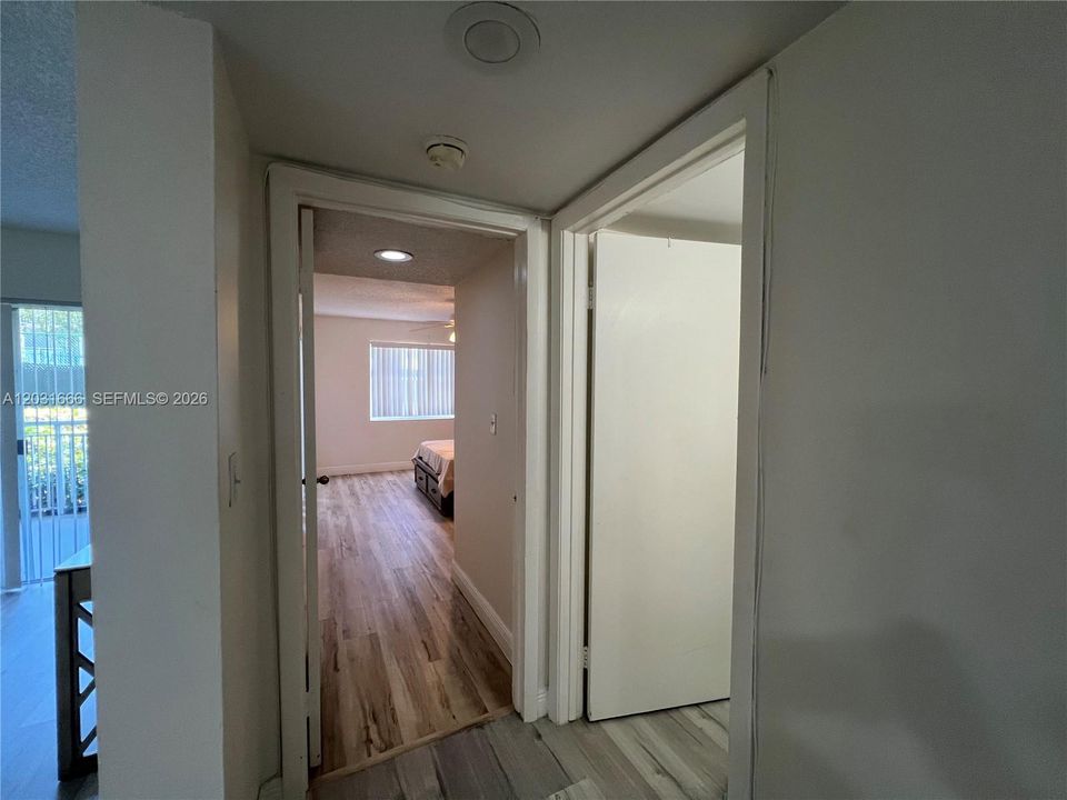 For Rent: $1,900 (1 beds, 1 baths, 813 Square Feet)