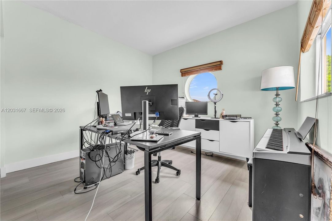 For Sale: $565,000 (3 beds, 2 baths, 1547 Square Feet)
