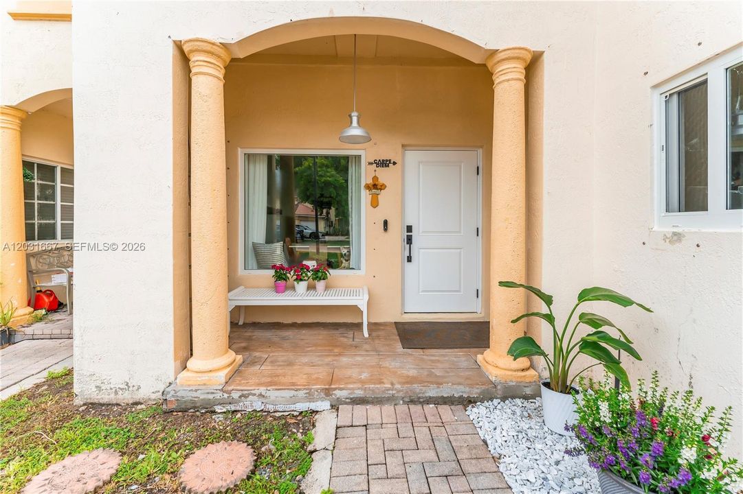 For Sale: $565,000 (3 beds, 2 baths, 1547 Square Feet)